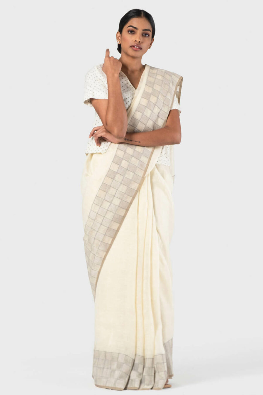 Aavila Ivory Checkered jamdani border pallu sari